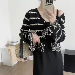 Early autumn new contrasting hollow striped tassel sweater cardigan women's slim short knitted jacket top