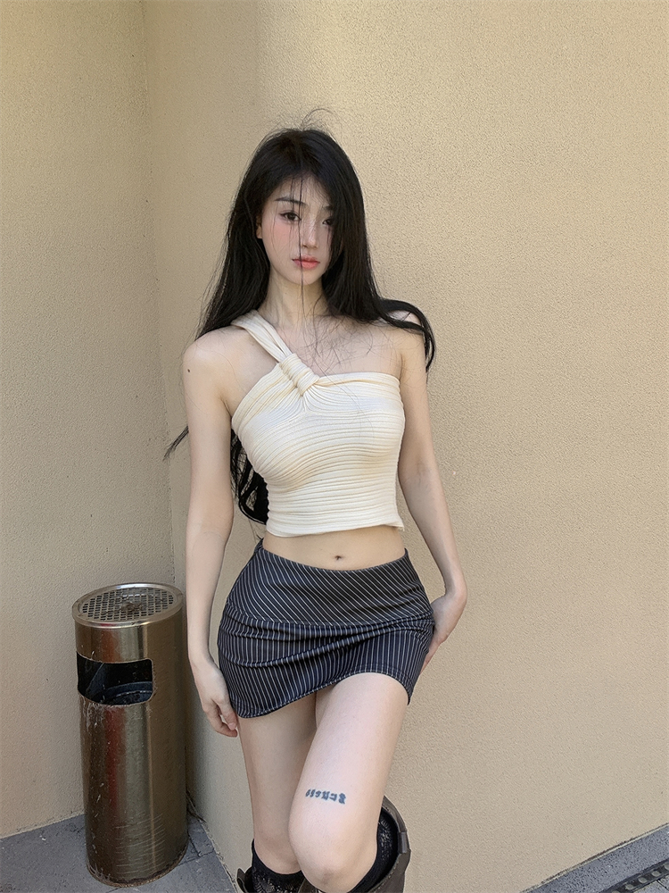 Real-life 25-year new French chic single-shoulder small suspender vest for women wearing slim tight strap top