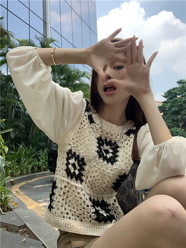 Korean new heavy industry retro hollow plaid knitted women's autumn design sense fashionable slim short top trendy