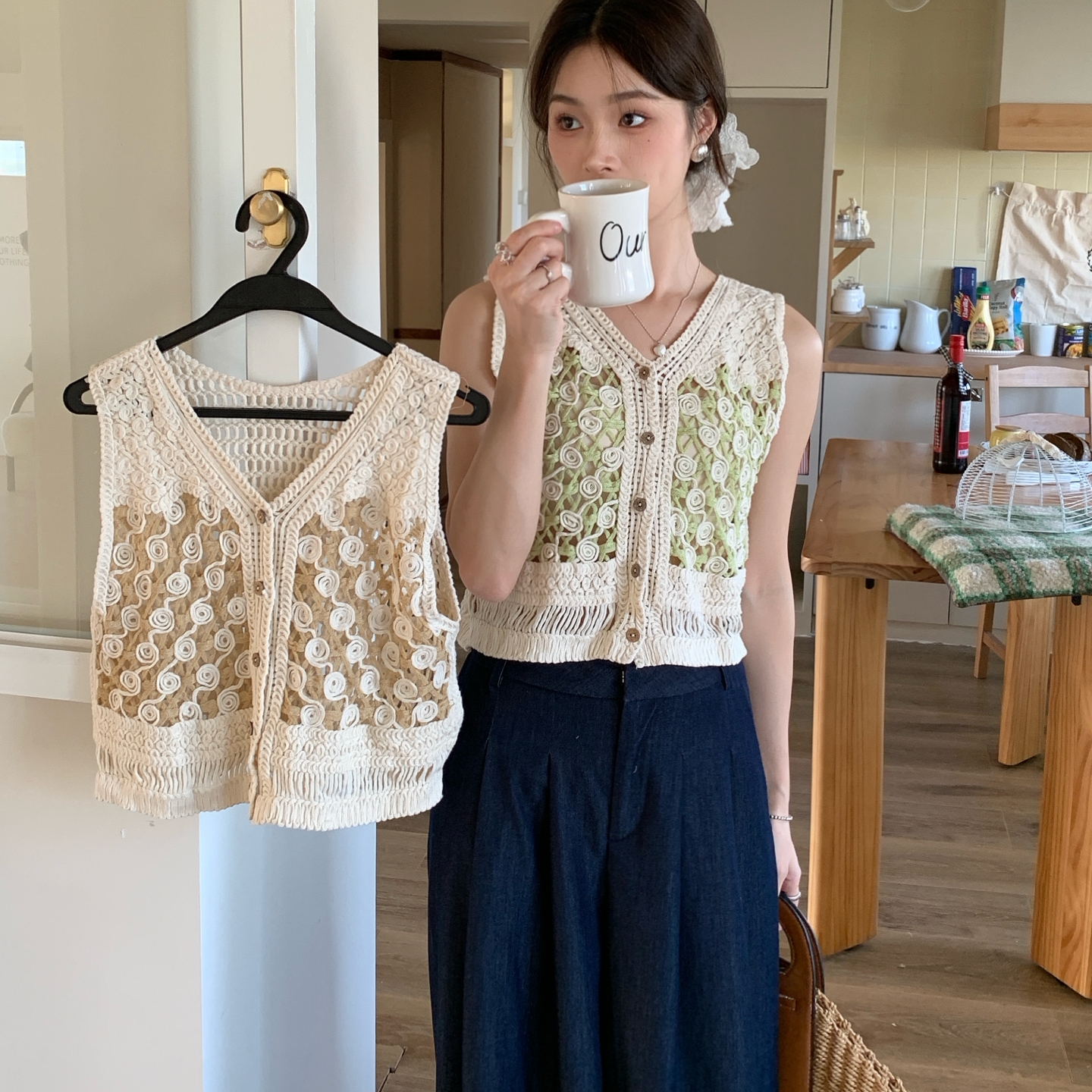 2025 Spring New Vintage Embroidered V-neck Knitted Vest Women's Short Cardigan Vest Sleeveless Vest