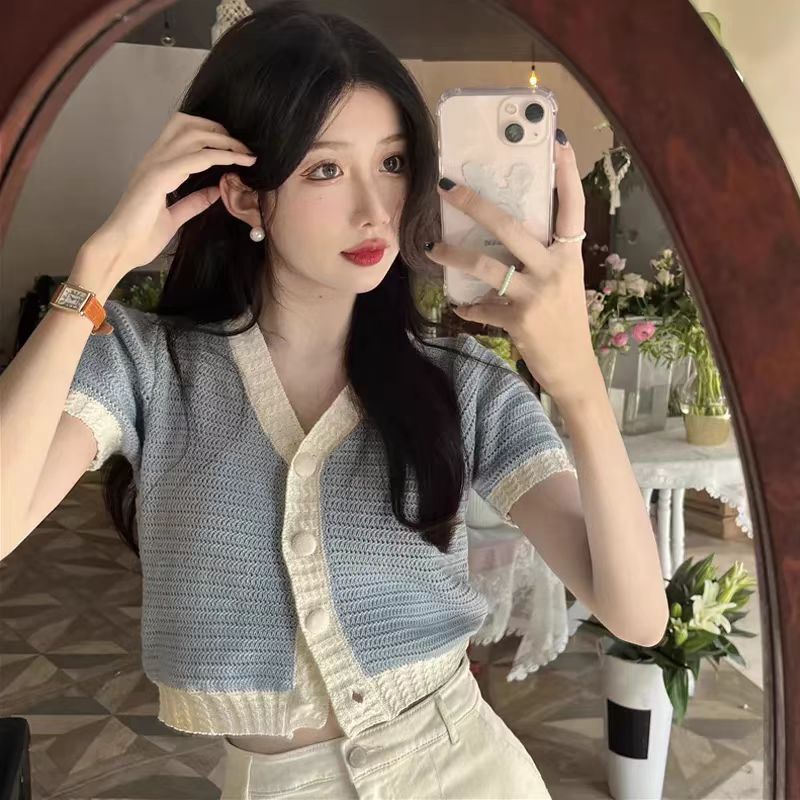 Sweet and cool hot girl contrast knitted T-shirt for women in summer thin front shoulder short sleeves slim and slim and chic top