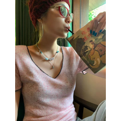 Short-sleeved T-shirt for women 2025 summer new loose and slim shoulder short V-neck cover small top