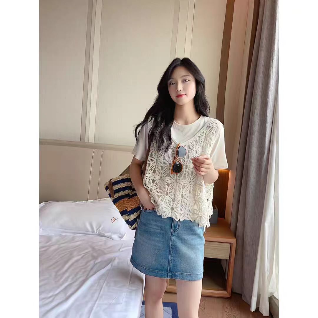 French retro hollow hook flower short-sleeved knitted top for women 2025 summer new small fresh spliced ​​chiffon shirt