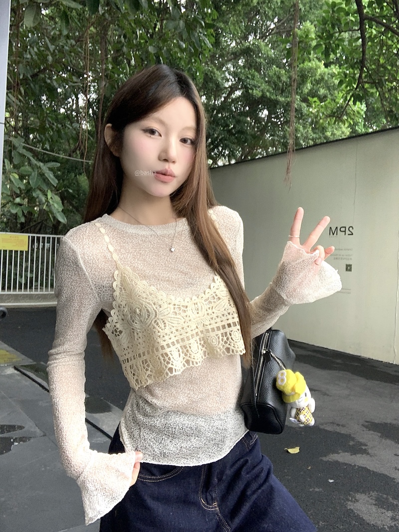 Real shot, slim and pure hot girl long-sleeved T-shirt base shirt hollow hook flower suspender vest two-piece set