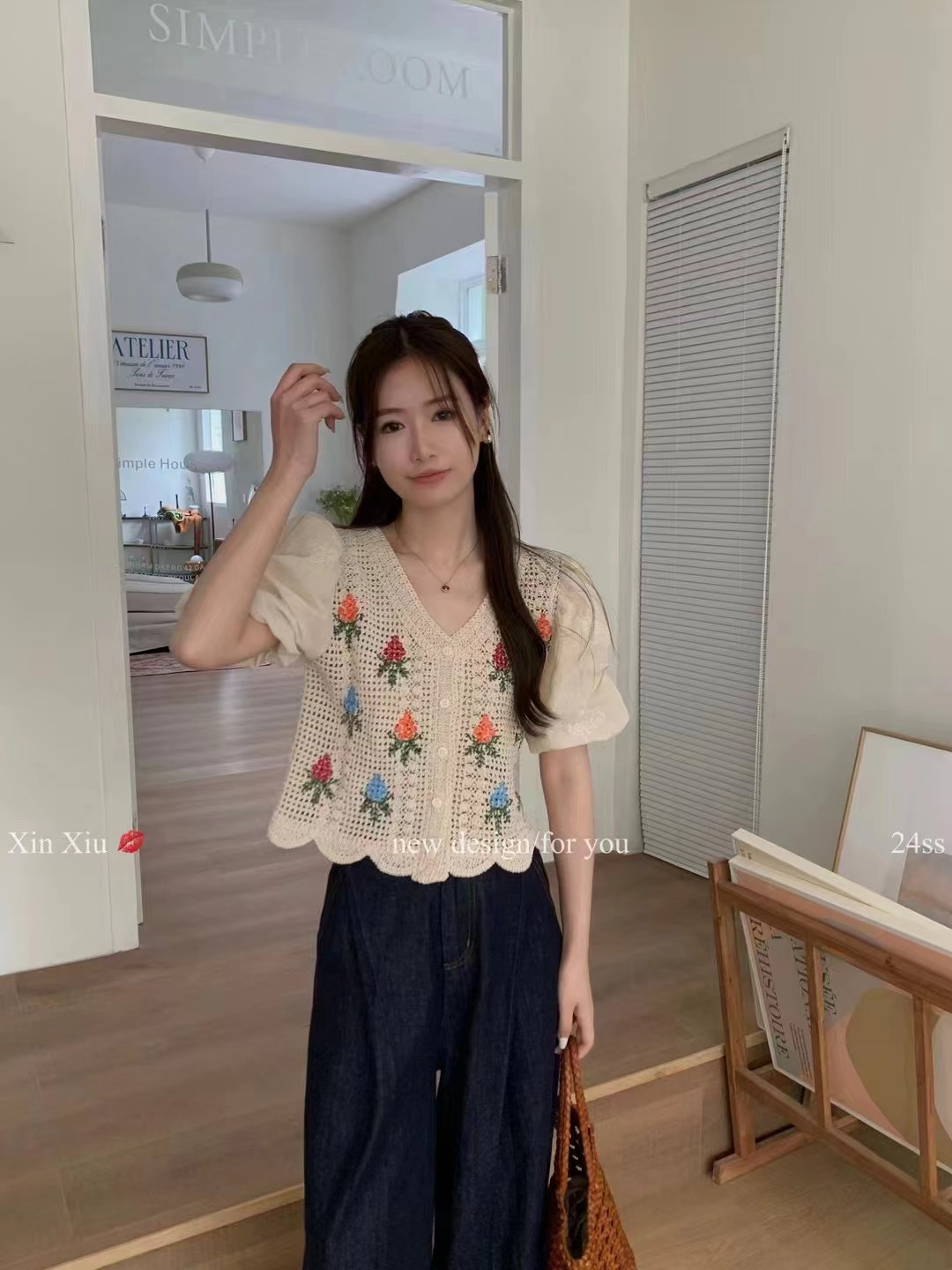 Internet celebrity flower embroidered shirt lace chiffon shirt women's design sense fake two-piece short sweet top summer thin style