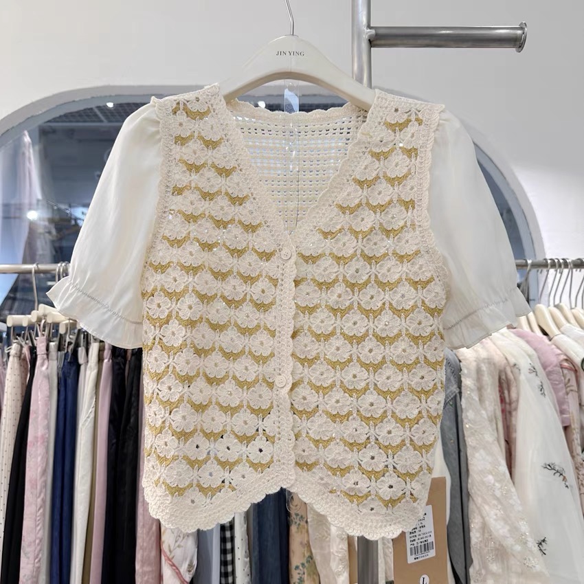 Hollow hook-up spliced ​​chiffon puff short-sleeved shirt women's early spring design niche short cardigan top