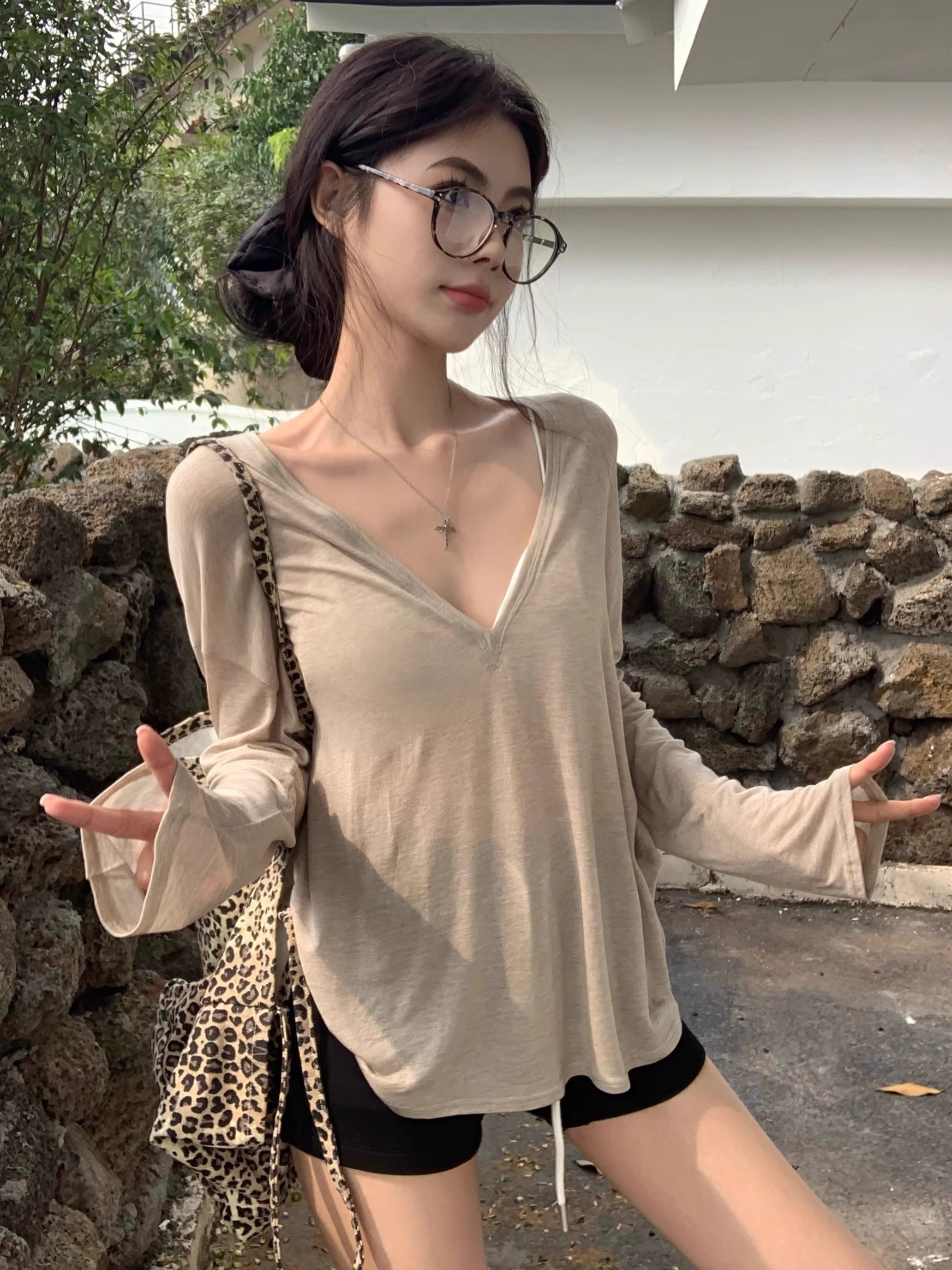 黑色微透v領長袖T恤女裝夏季防曬罩衫寬鬆慵懶風罩衣上衣