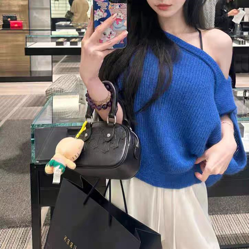 Temperamental celebrity chic slanted shoulder sweater for women 2025 new French loose and versatile blue off-shoulder sleeveless top