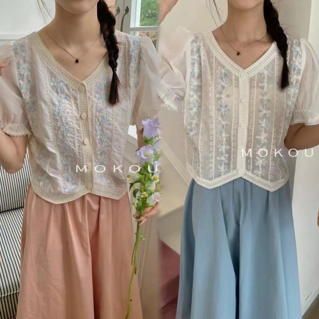 American retro crochet hollow sweater for women in summer design sense splicing fake two-piece long-sleeved short slim top