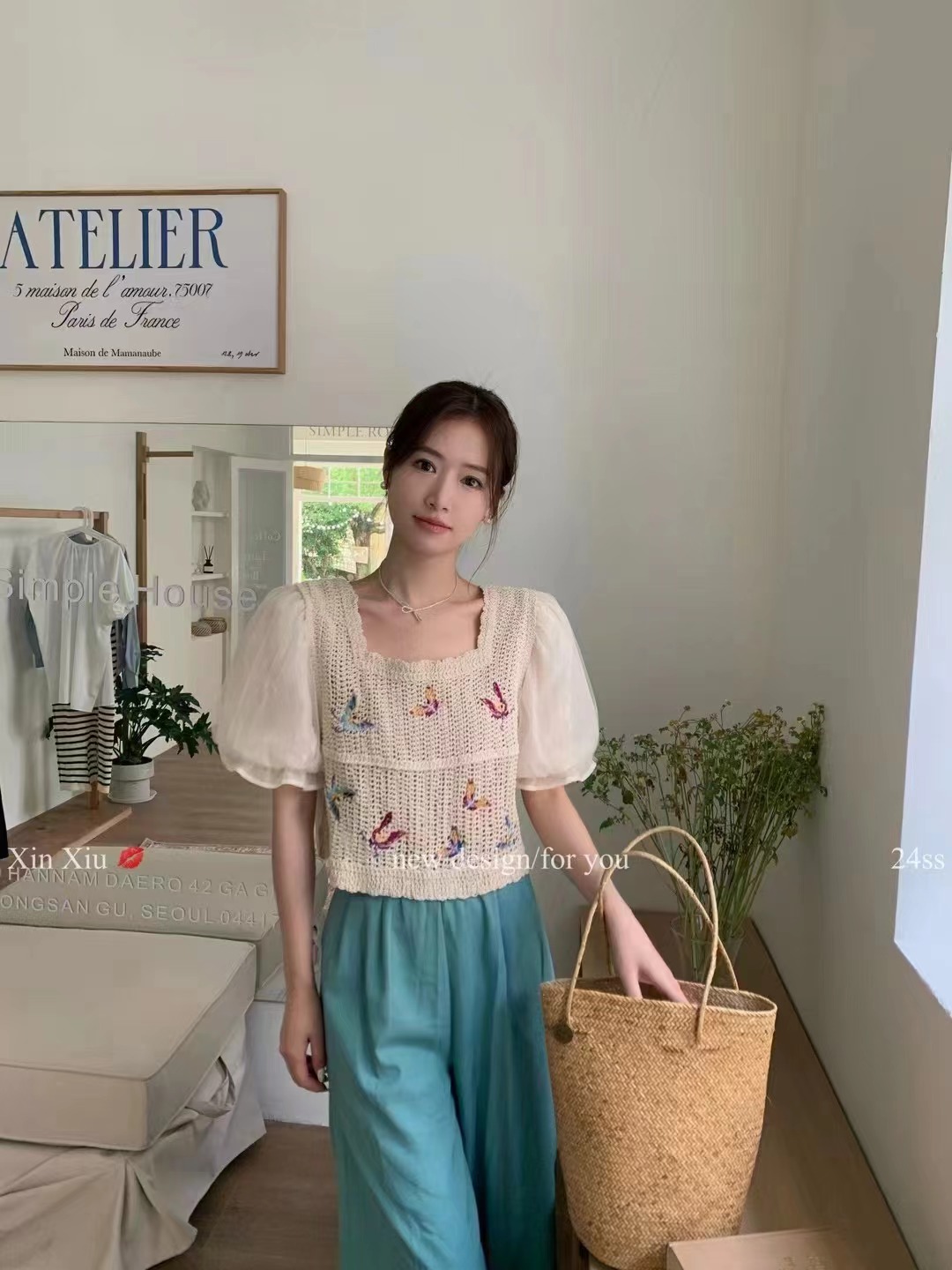 Internet celebrity flower embroidered shirt lace chiffon shirt women's design sense fake two-piece short sweet top summer thin style