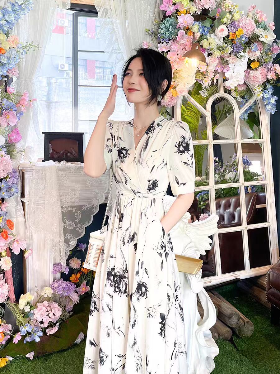 白色碎花連衣裙女2025夏新款氣質收腰高端精緻法式茶歇小個子長裙