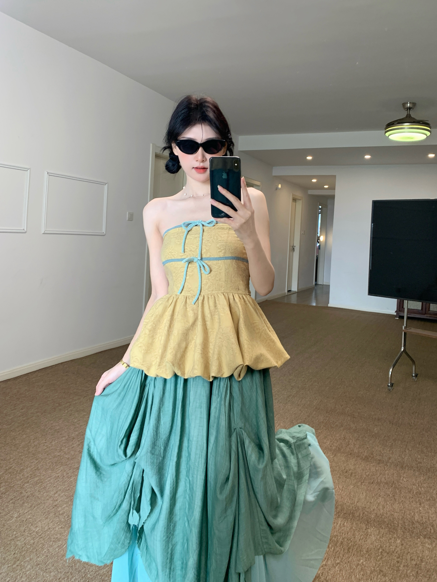 Real shot~ Summer dopamine contrasting bow strapless top + design lifting skirt suit for women