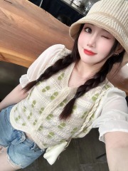 Puff short sleeve heavy-duty embroidered shirt lace shirt for women in summer v-neck French retro design short top