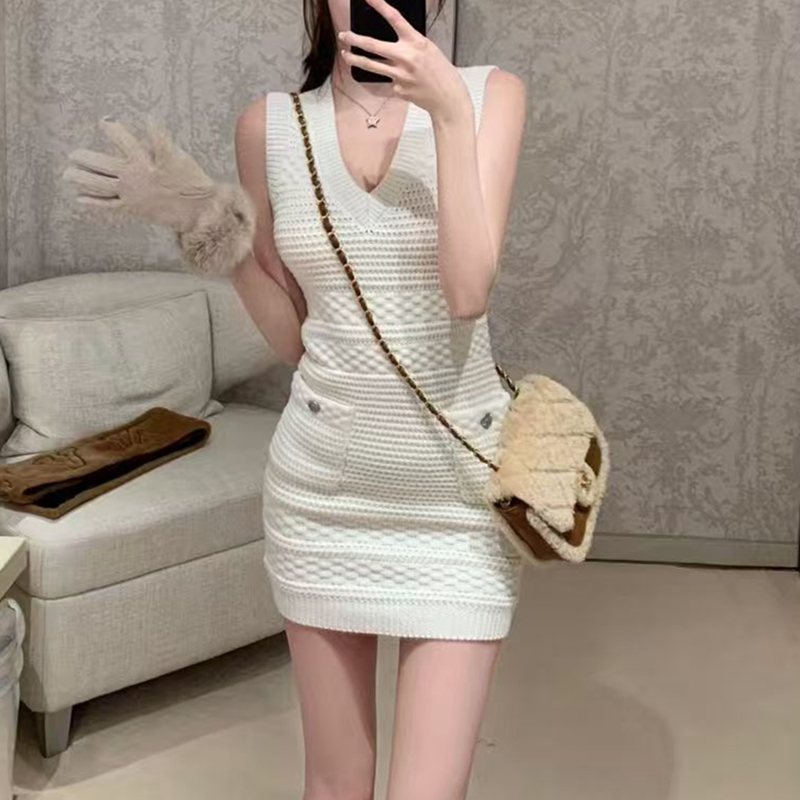 2025 spring and summer new style, Xiaoxiangxiang, rich family, rich vest dress, knitted short skirt, wool knitted skirt