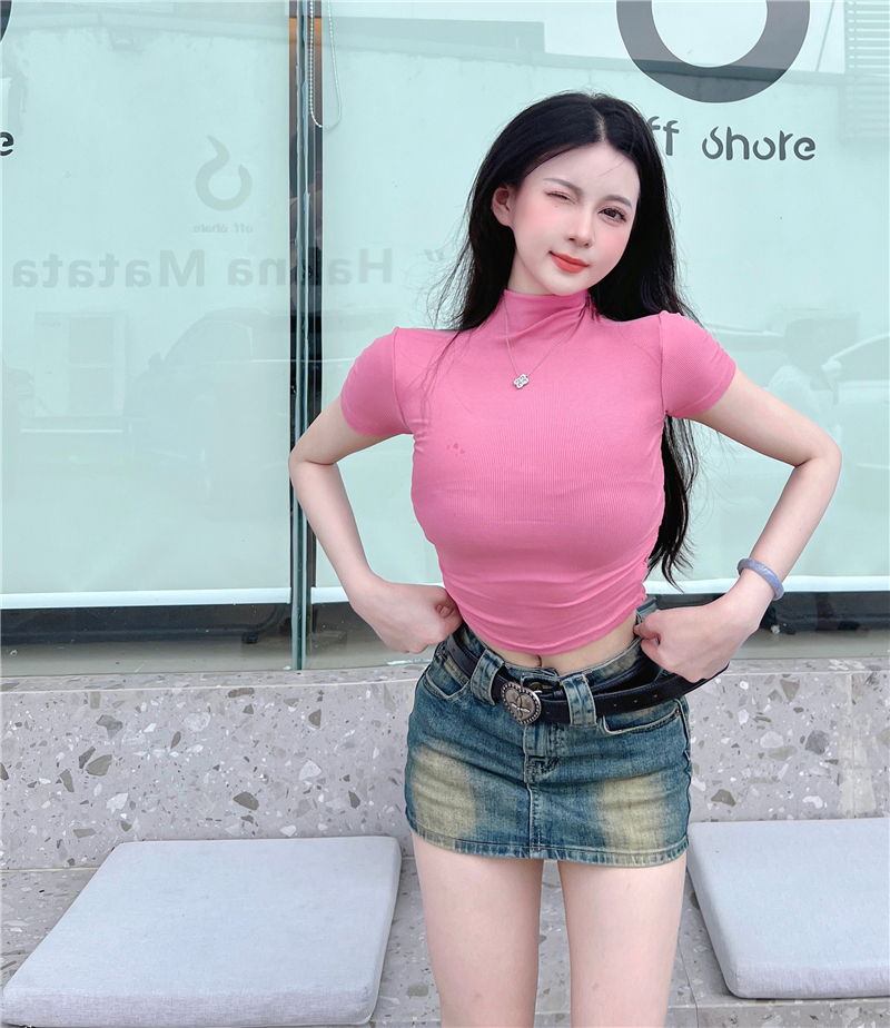 Real photo of hot girls with half-high neck and short-sleeved T-shirt with sexy slim short top