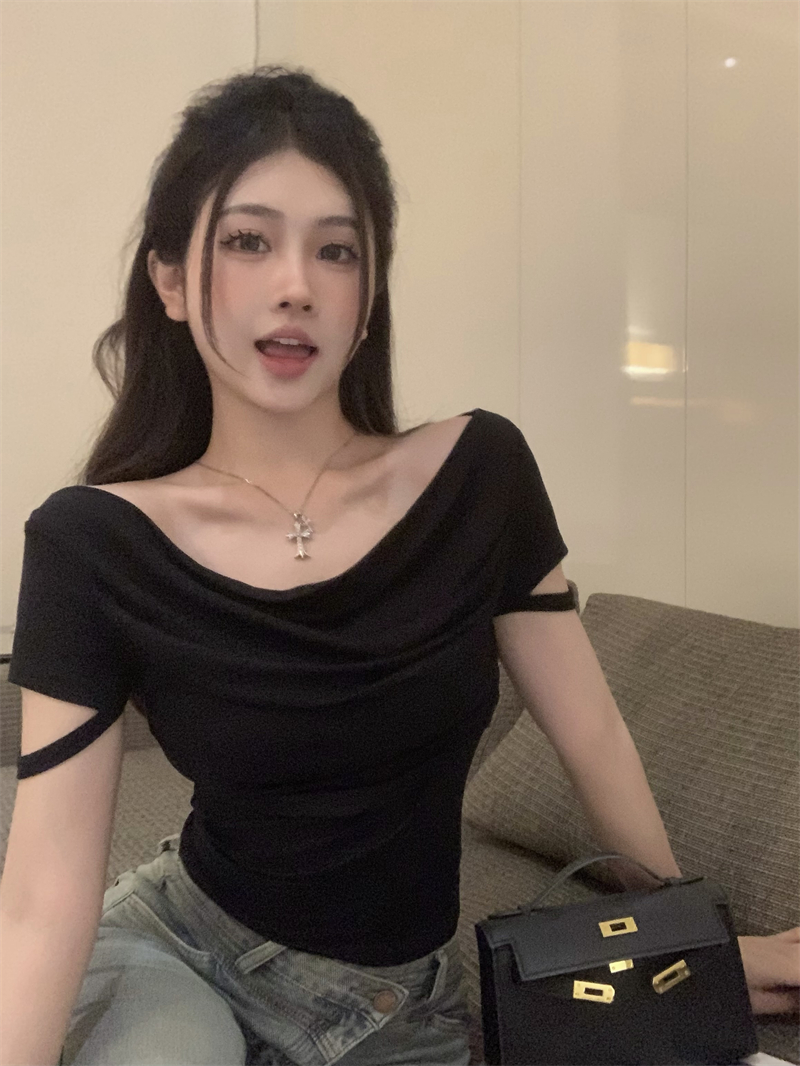Real shot of new summer waist-hugging one-shoulder short-sleeved T-shirt for women's design niche slim top