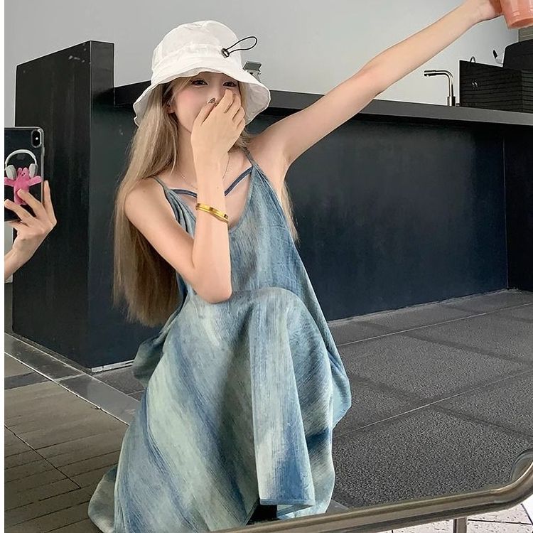 美式復古吊帶連衣裙女夏季ins暈染牛仔藍小眾寬鬆長裙