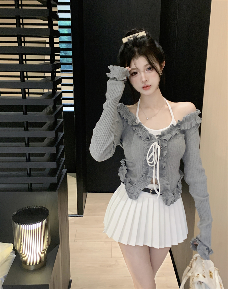 Fake two-piece halter neck long-sleeved sweater for women in autumn new style of black ears slim and slim hot girl short base top