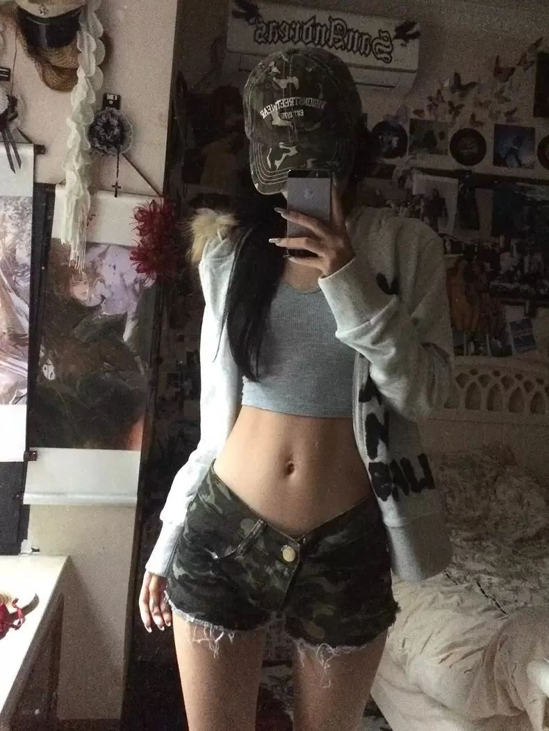 American style millennial hot girl retro camouflage frayed low waist jeans ultra short pants women's slimming slimming buttocks straight tube hot pants 