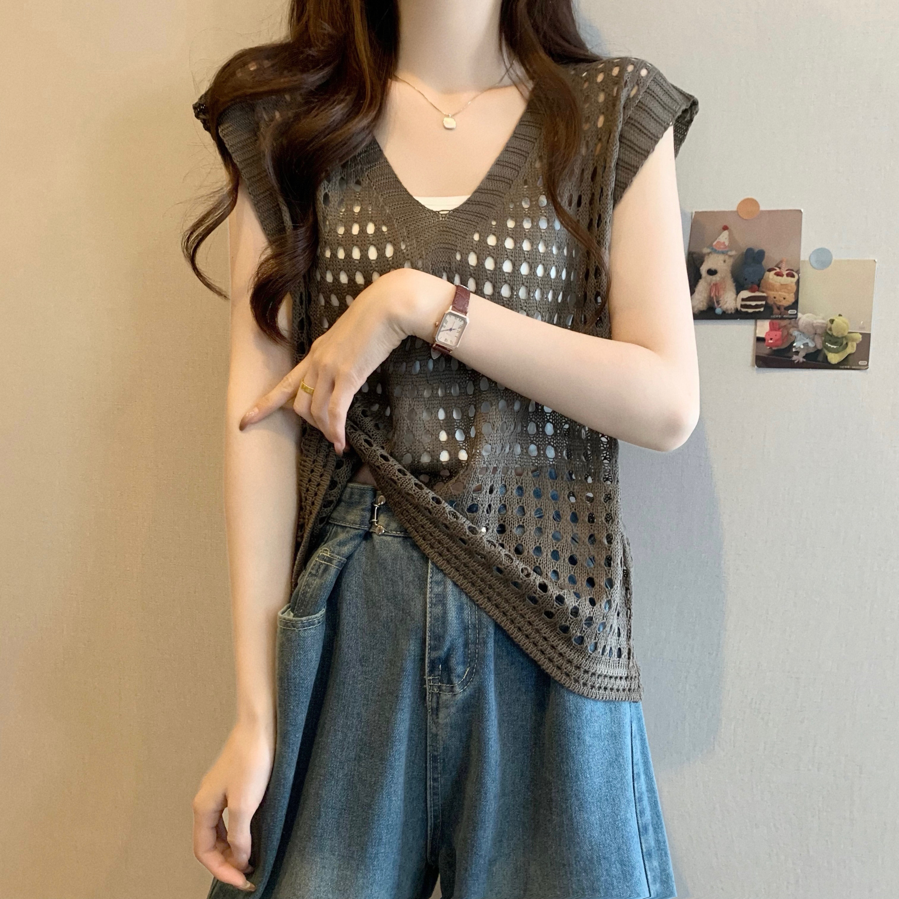 Real shot of the new Korean style design sense hollow sleeveless shirt knitted sweater