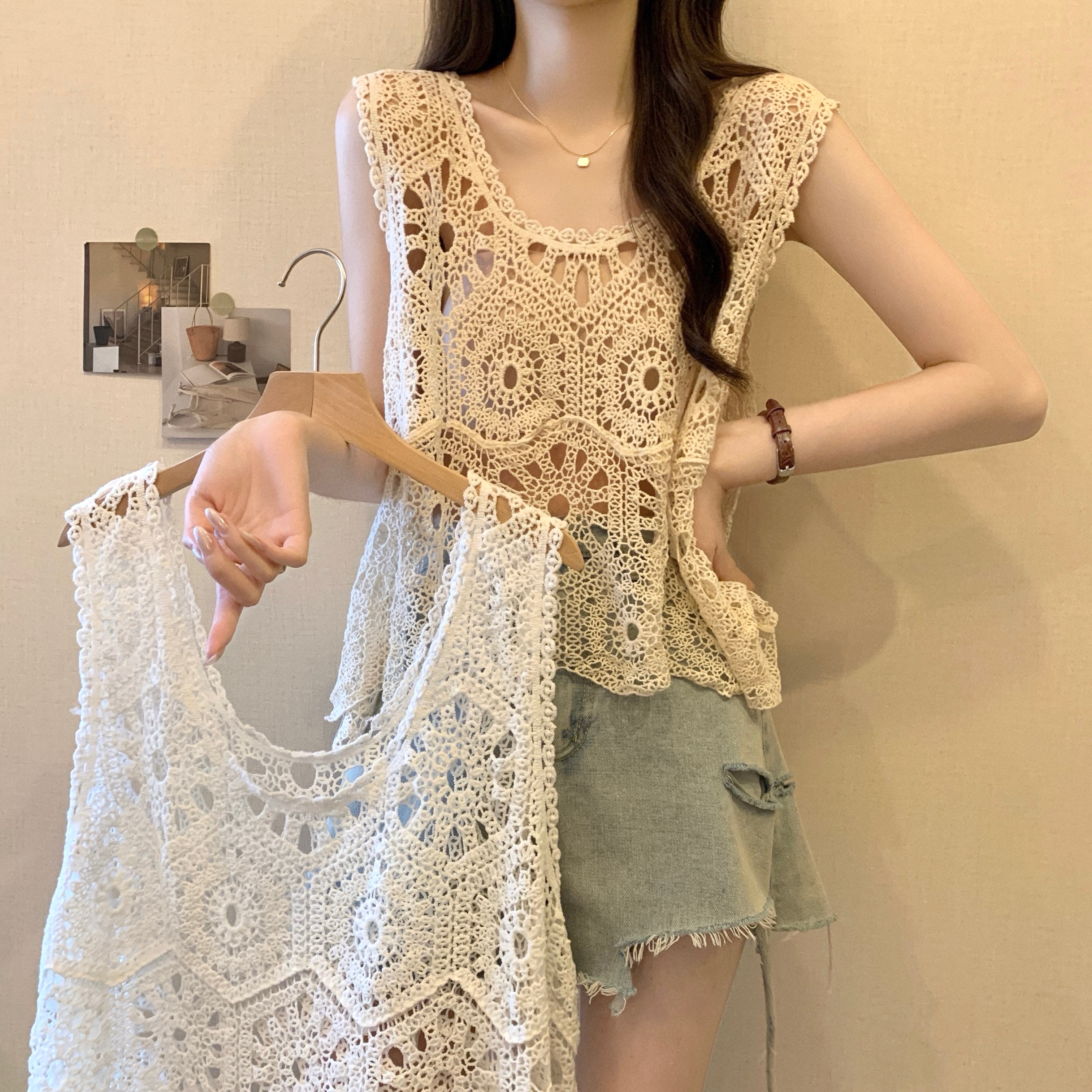 Real shot of the new Korean style design embroidered hollow sleeveless top vest