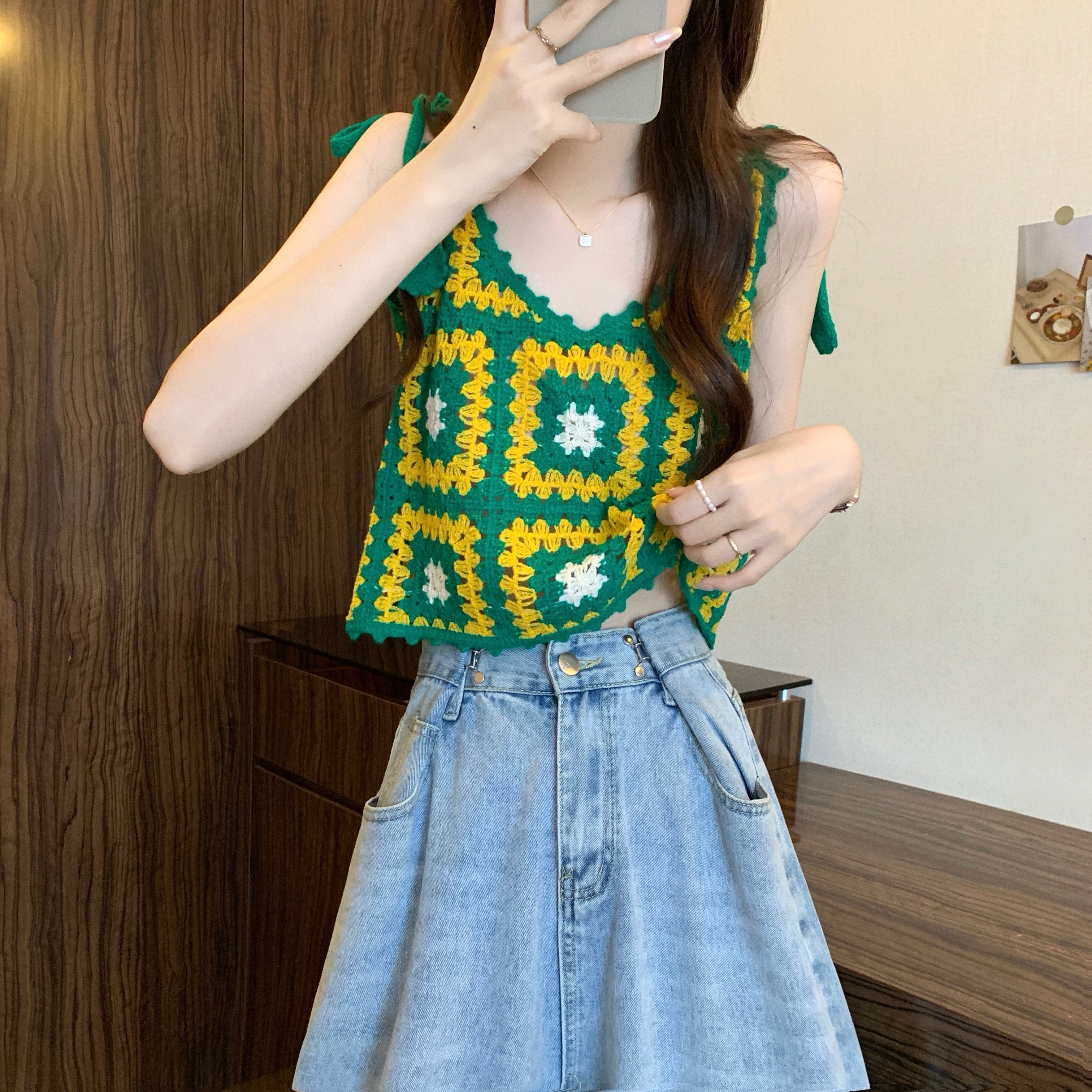 Real shot of the new Korean style hollow embroidered plaid versatile vest sling