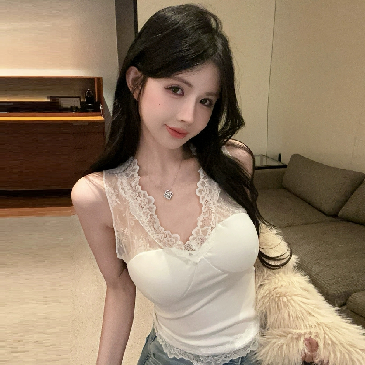Lace spliced ​​V-neck suspender vest with chest pad pure base top