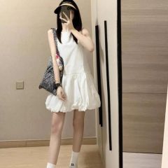 法式白色無袖吊帶連衣裙子夏季2025新款小個子氣質花苞蓬蓬裙短裙