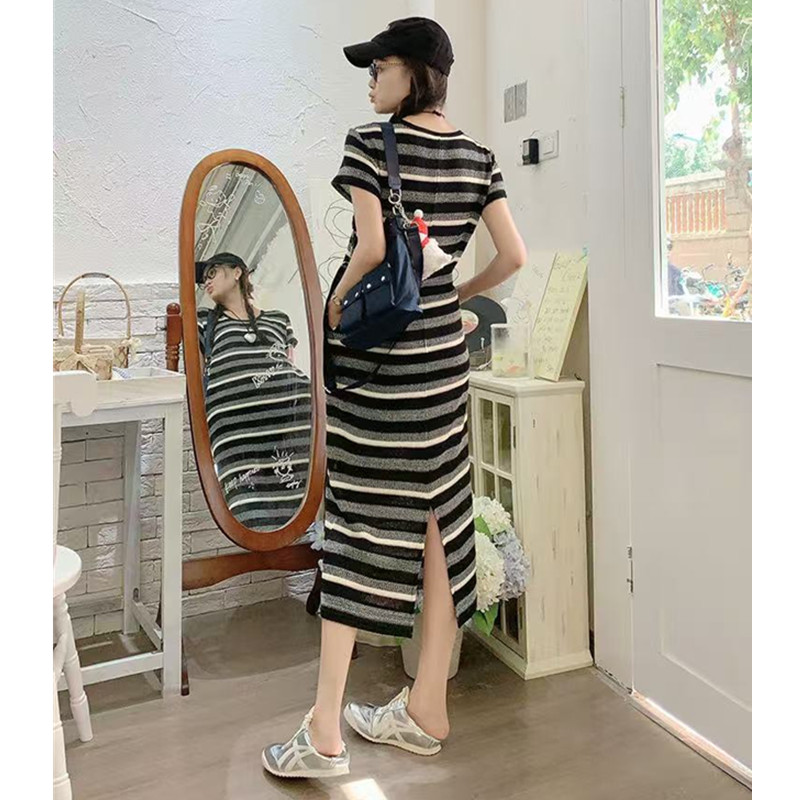 Non-real photo knitted skirt, three-color striped knitted jacquard short-sleeved straight skirt, small temperament mid-length skirt