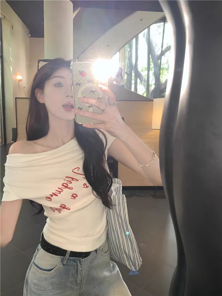 260克隨心裁一字領白色短袖修身T恤女夏季顯瘦辣妹百搭露肩上衣