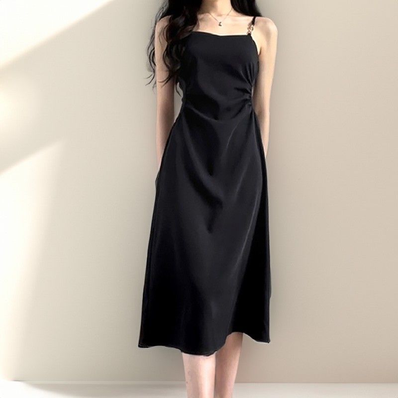 French design black hip-covered mid-length 2025 summer new slim fit slim waist-hugging suspender dress