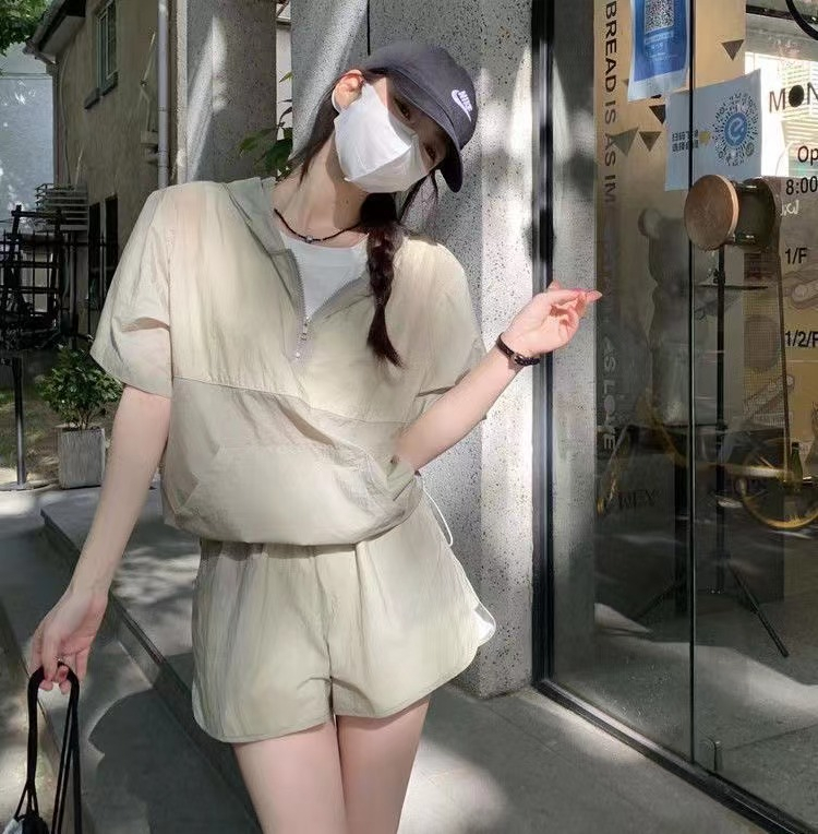 Korean celebrity Xiaoxiang style pure color simple temperament ins style sunscreen top + versatile solid color shorts set