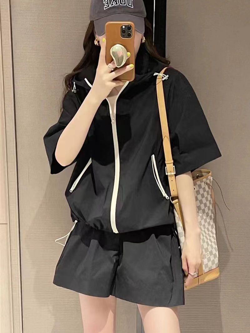 Sunscreen suit official European and Korean style thin hooded jacket sunscreen casual shorts sports and make you look thin