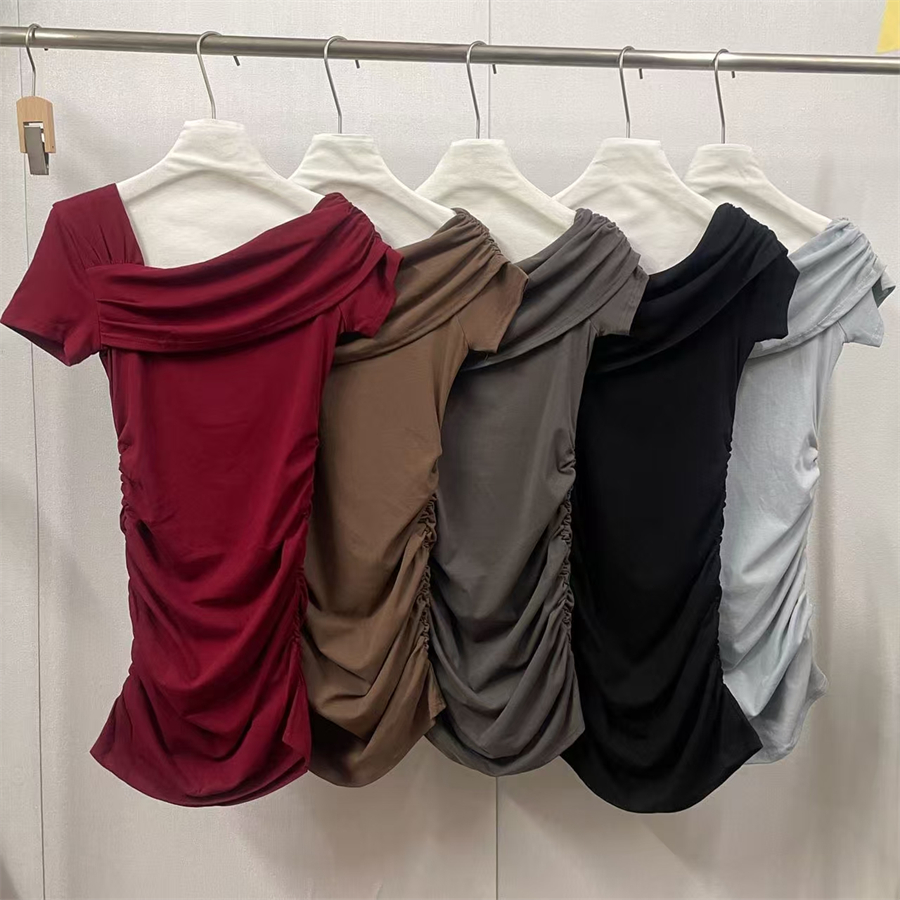 Temperate hot girl with one-shoulder niche design dress for women in summer one-length pleated waistband hip skirt