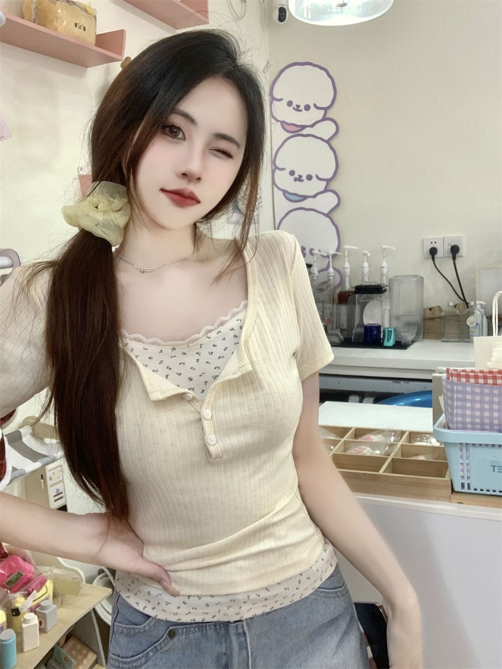 Real shot of Guangzhou jacquard 40 pieces of cloth summer lace floral fake two-piece short-sleeved women