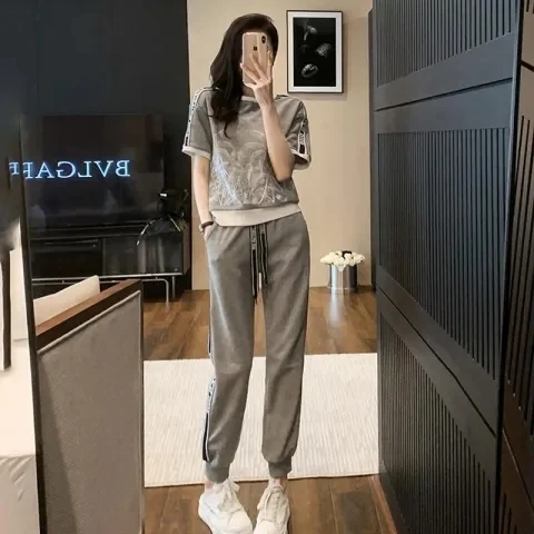 2025 Internet celebrity new loose and age-reducing fashion street short-sleeved sweatpants casual two-piece set fashionable suit