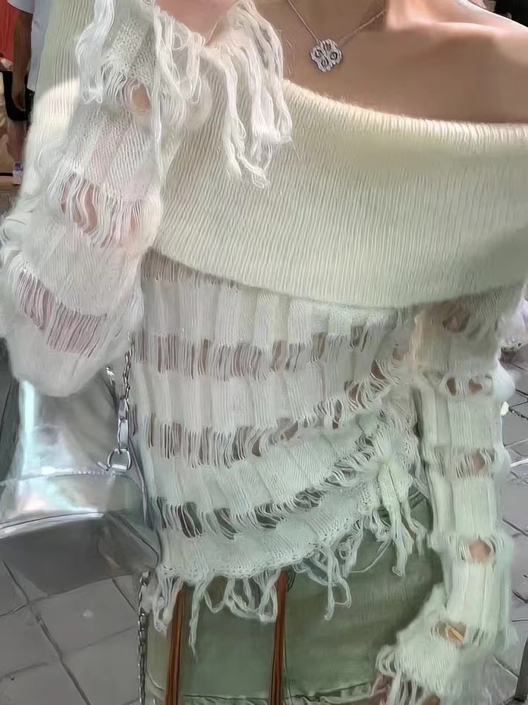 復古一字領露肩針織衫女秋季設計感小眾收腰顯瘦長袖鏤空流蘇上衣