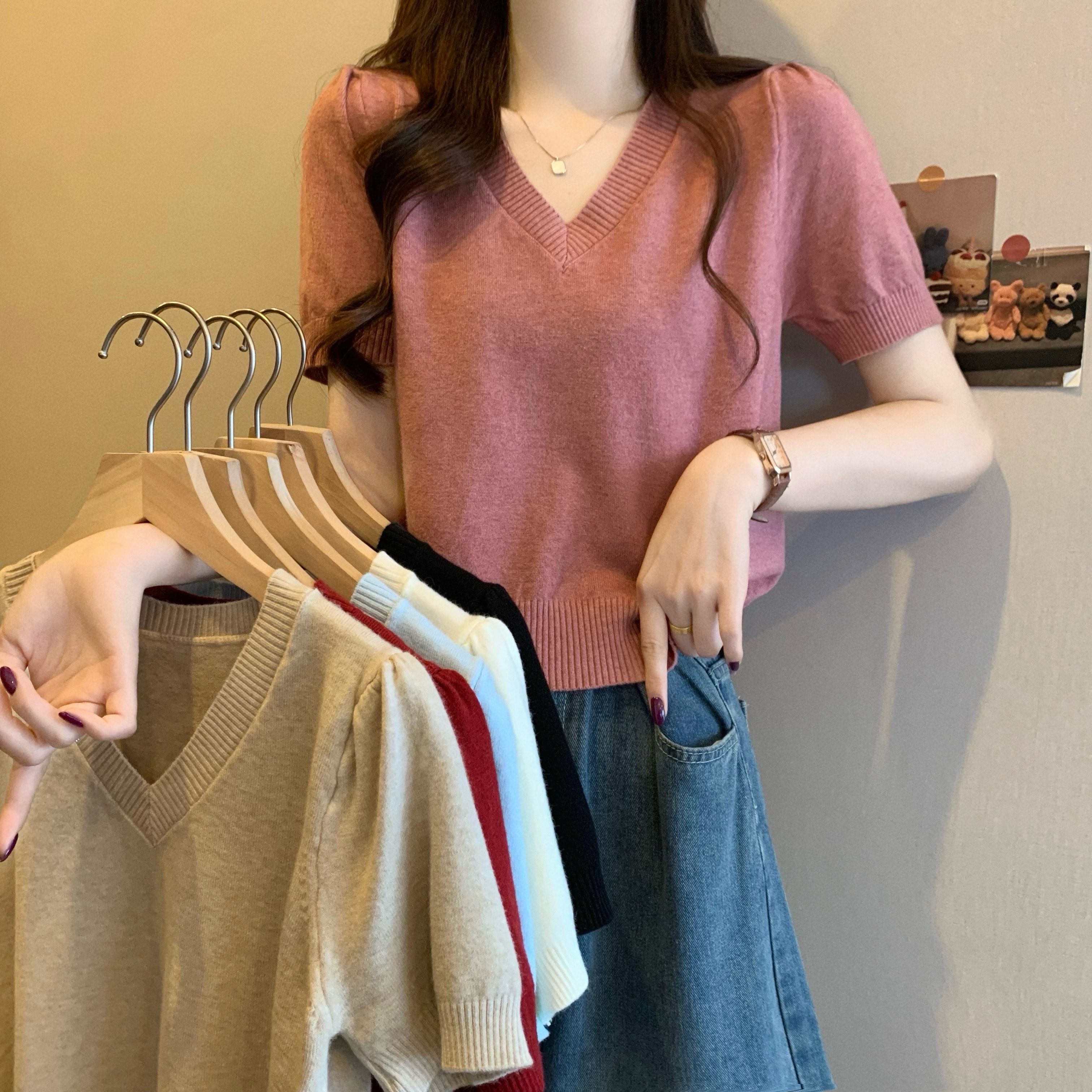 Real shot of the new Korean style solid color simple V-neck short-sleeved knitted sweater
