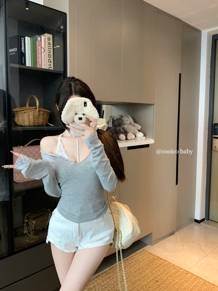 Real shot of off-shoulder V-neck pure hot girl slim body lace halter neck suspender top