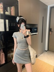 Real shot Korean version of waist-closing short skirt with gray shoulder short summer casual sports suit