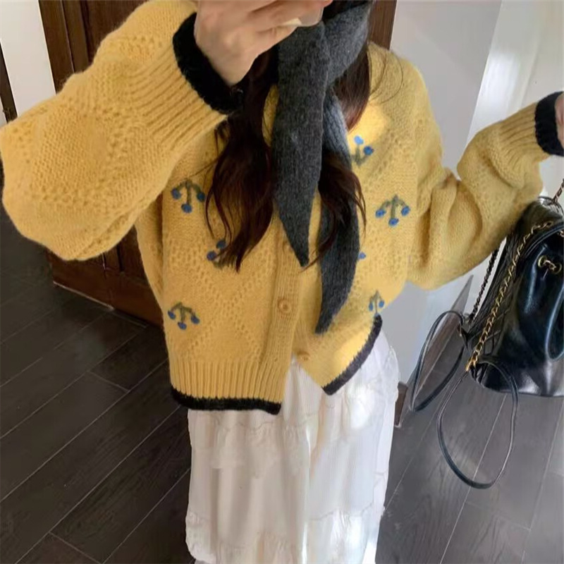 法式小香風重工刺繡針織短款秋冬新款設計感洋氣減齡百搭毛衣女