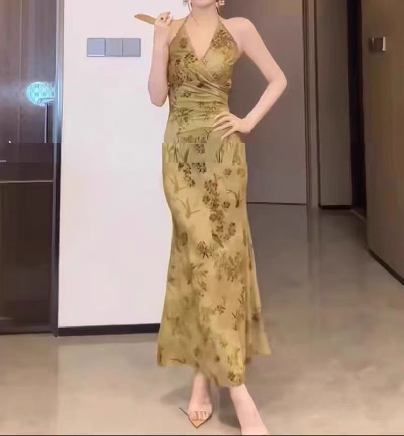 2025 new retro new Chinese V-neck halter neck dress for women summer pleated waistband hip skirt