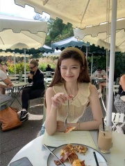 Madofit麻豆/甜心阿miu_軟糯進口馬海毛 乖巧花邊領針織背心