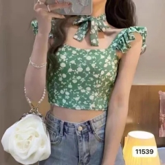 法式小眾心機三穿吊帶短款碎花純欲風度假修身露臍上衣