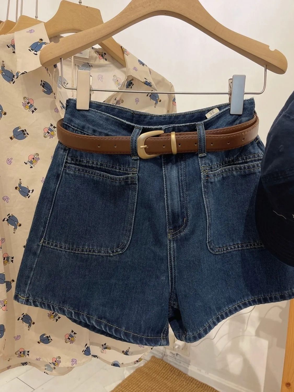 Retro A-line wide-leg denim shorts for women in summer 2025 new style slimming student loose high waist hot pants trendy