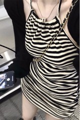 2025年新款辣妹性感甜辣風黑色條紋掛脖吊帶連衣裙子女夏季包臀裙