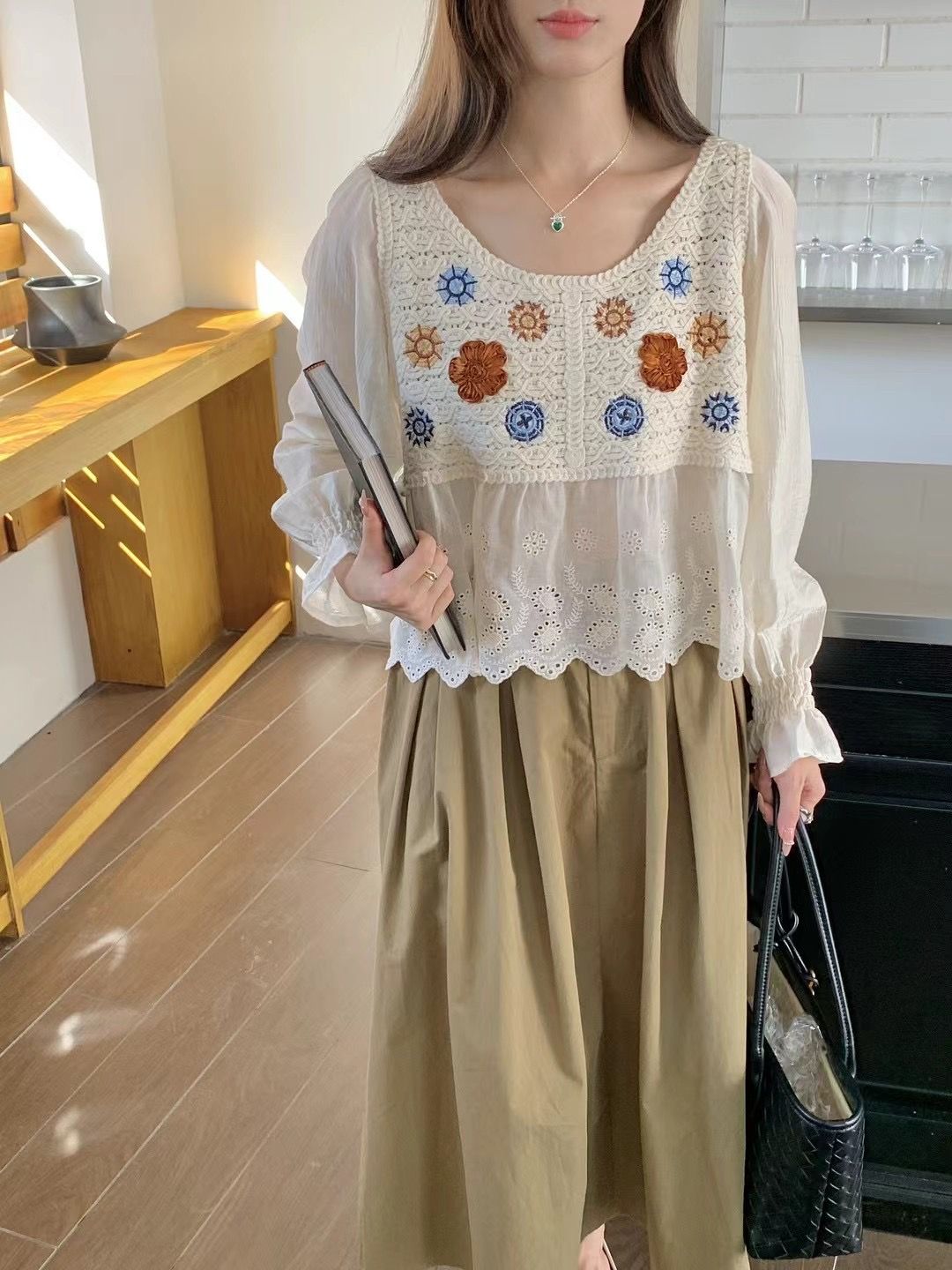 鏤空大碼法式刺繡針織長袖襯衫女秋季大碼設計感遮肚顯瘦別致上衣