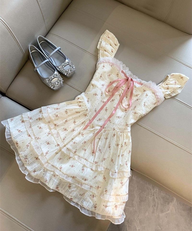 小飛袖碎花a字連衣裙女純欲風收腰顯瘦在逃公主蛋糕蓬蓬裙