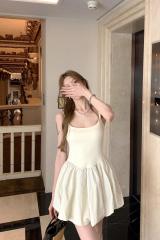 純欲風白色收腰吊帶連衣裙女裝2025夏季減齡別致A字裙花苞裙