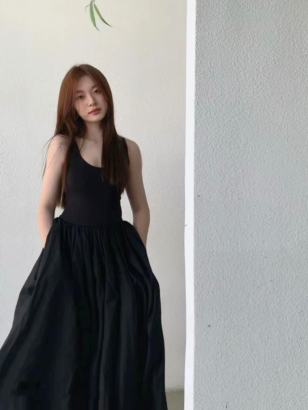 South Korea 2025 new French retro black dress suspender sleeveless pocket vest skirt mid-length dress for women